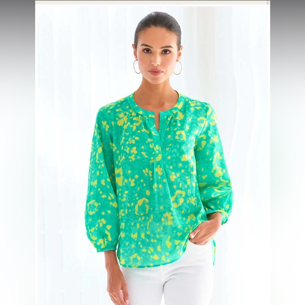 Finley “Stephanie” top in tropical green. Size small. New without tags.